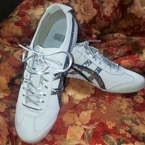 Onitsuka Tiger Mexico 66 white and silver for woman. NEW WITHOUT TAGS.